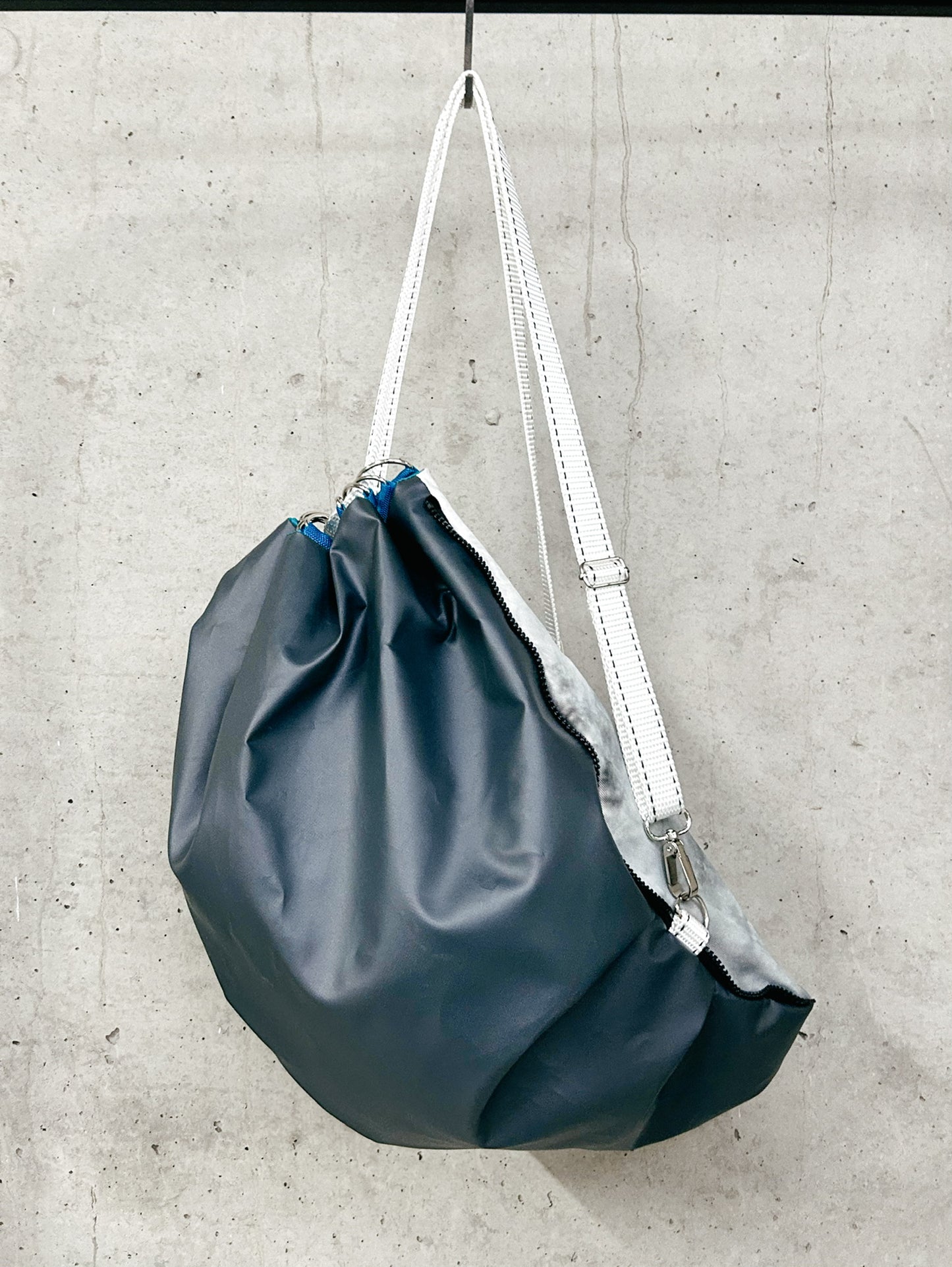 EARTH DROP B-BAG, ANTARCTIC
