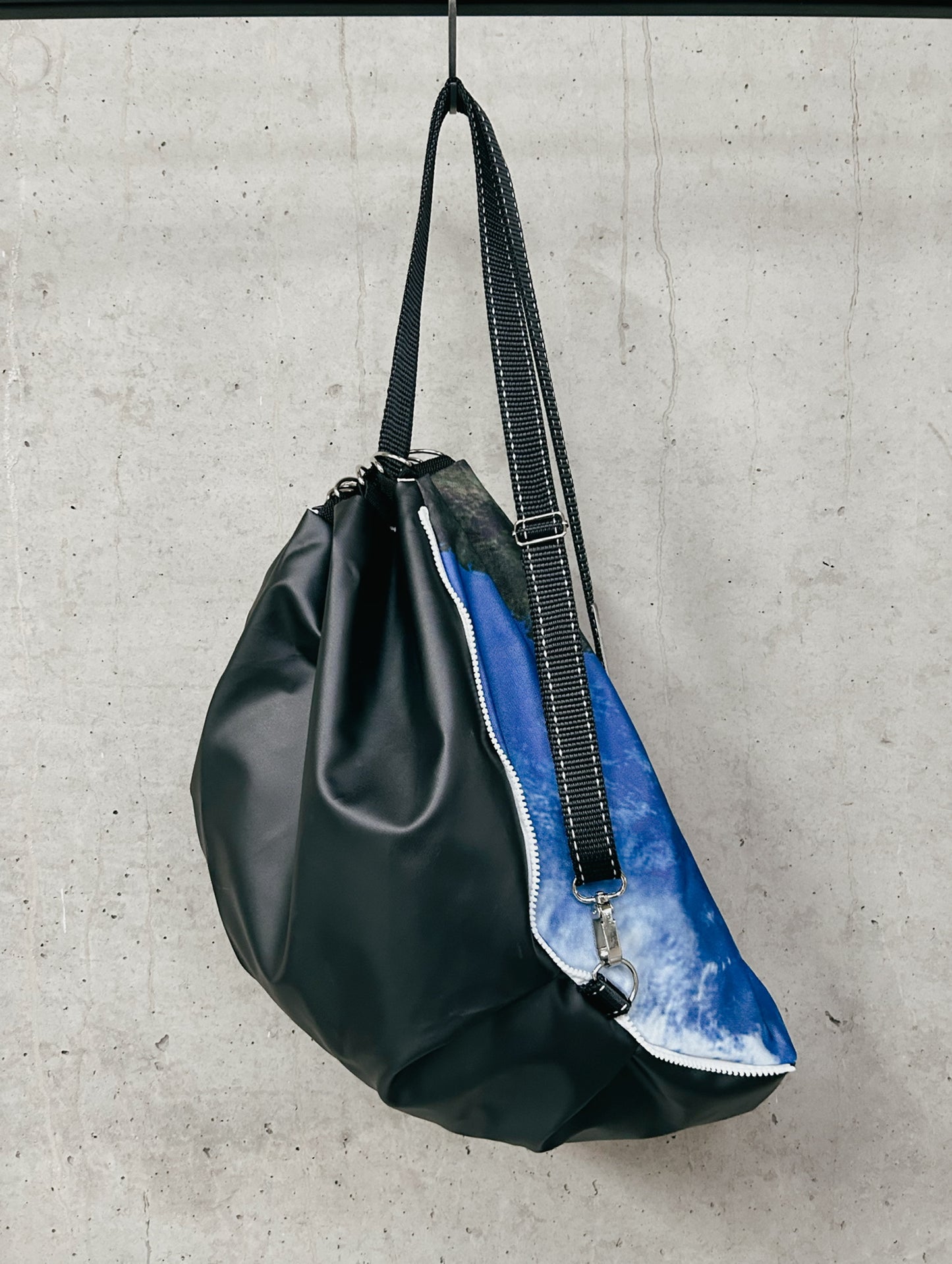 EARTH DROP B-BAG, BLACK PLANET