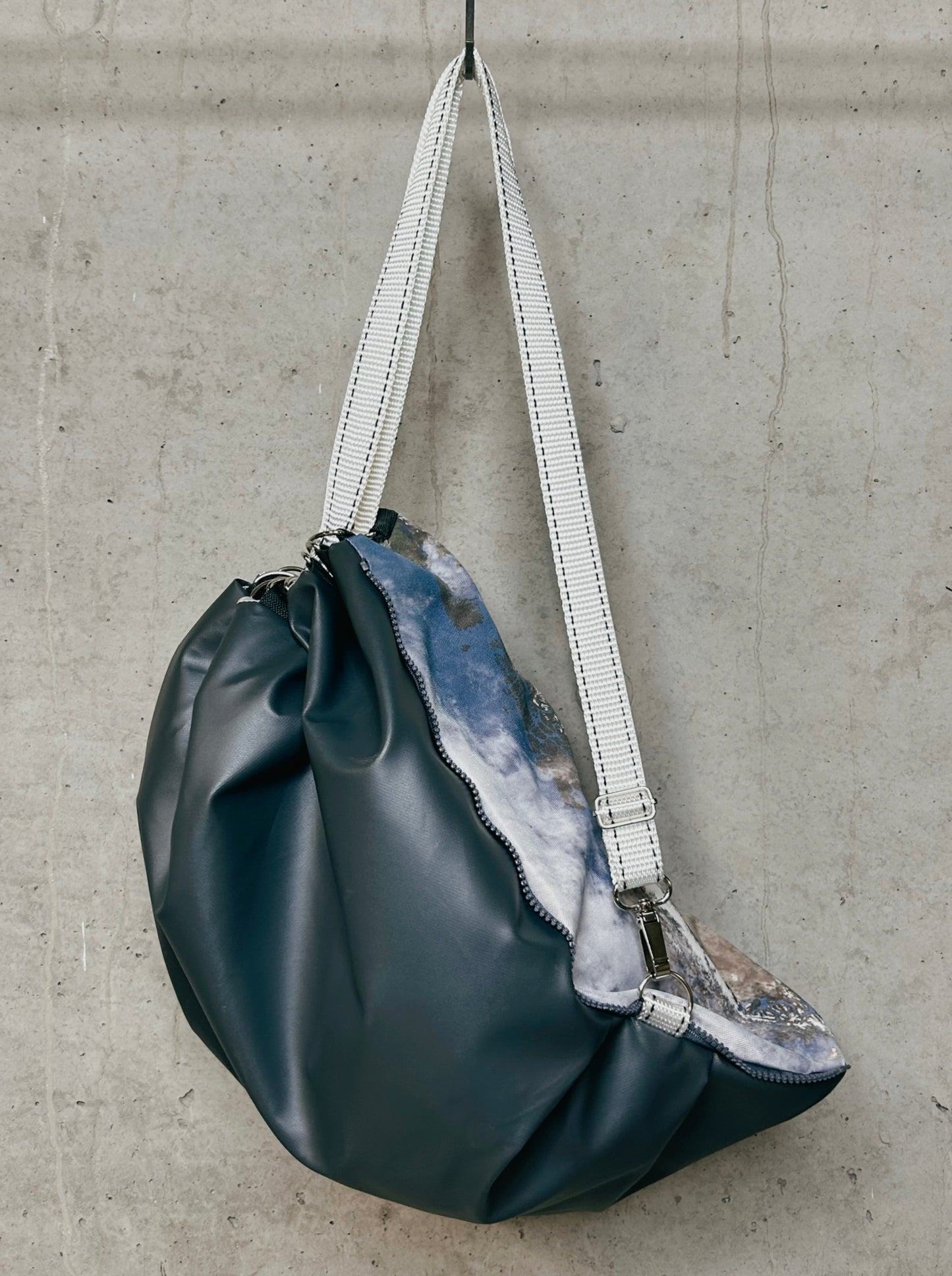 EARTH DROP B-BAG, ANTRACIT WHITE