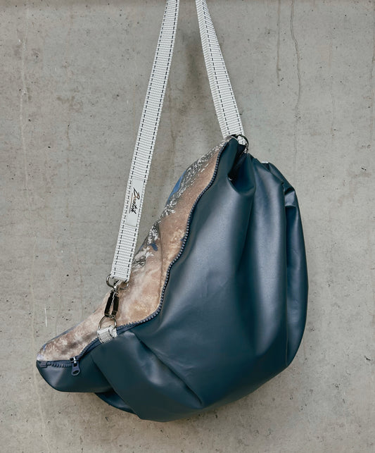 EARTH DROP B-BAG, ANTRACIT WHITE
