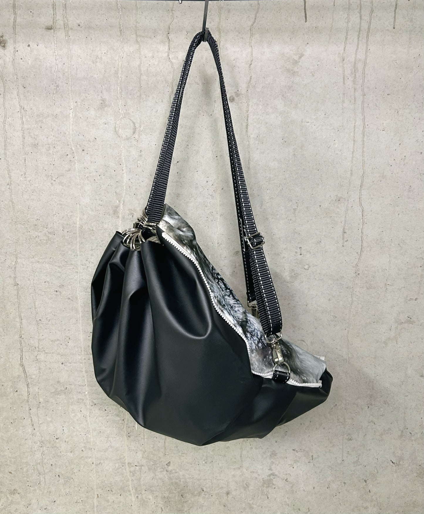 EARTH DROP B-BAG, BAD BLACK