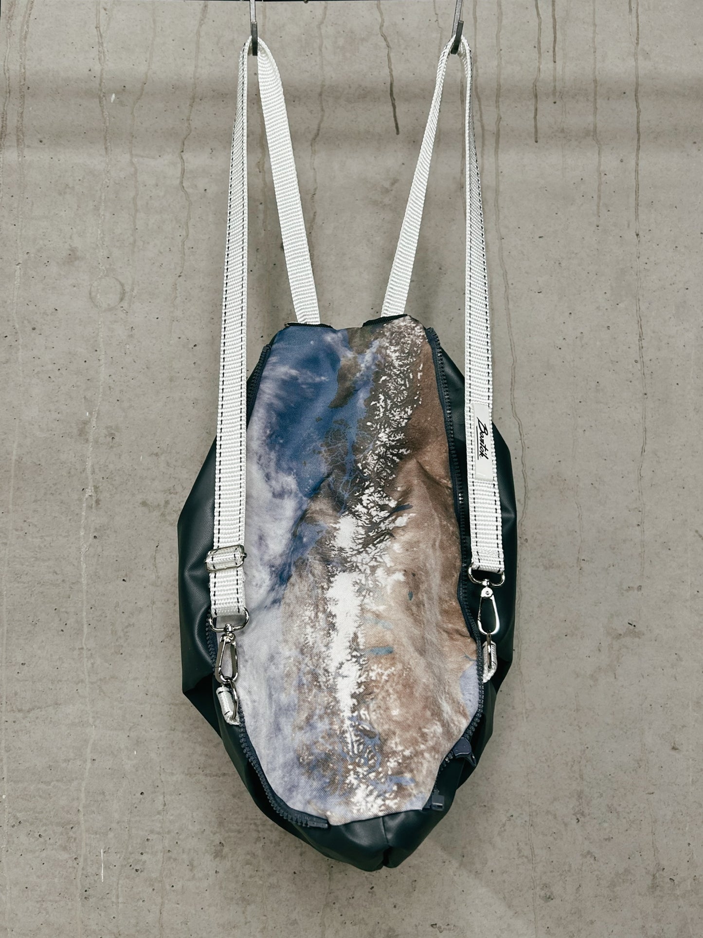 EARTH DROP B-BAG, ANTRACIT WHITE