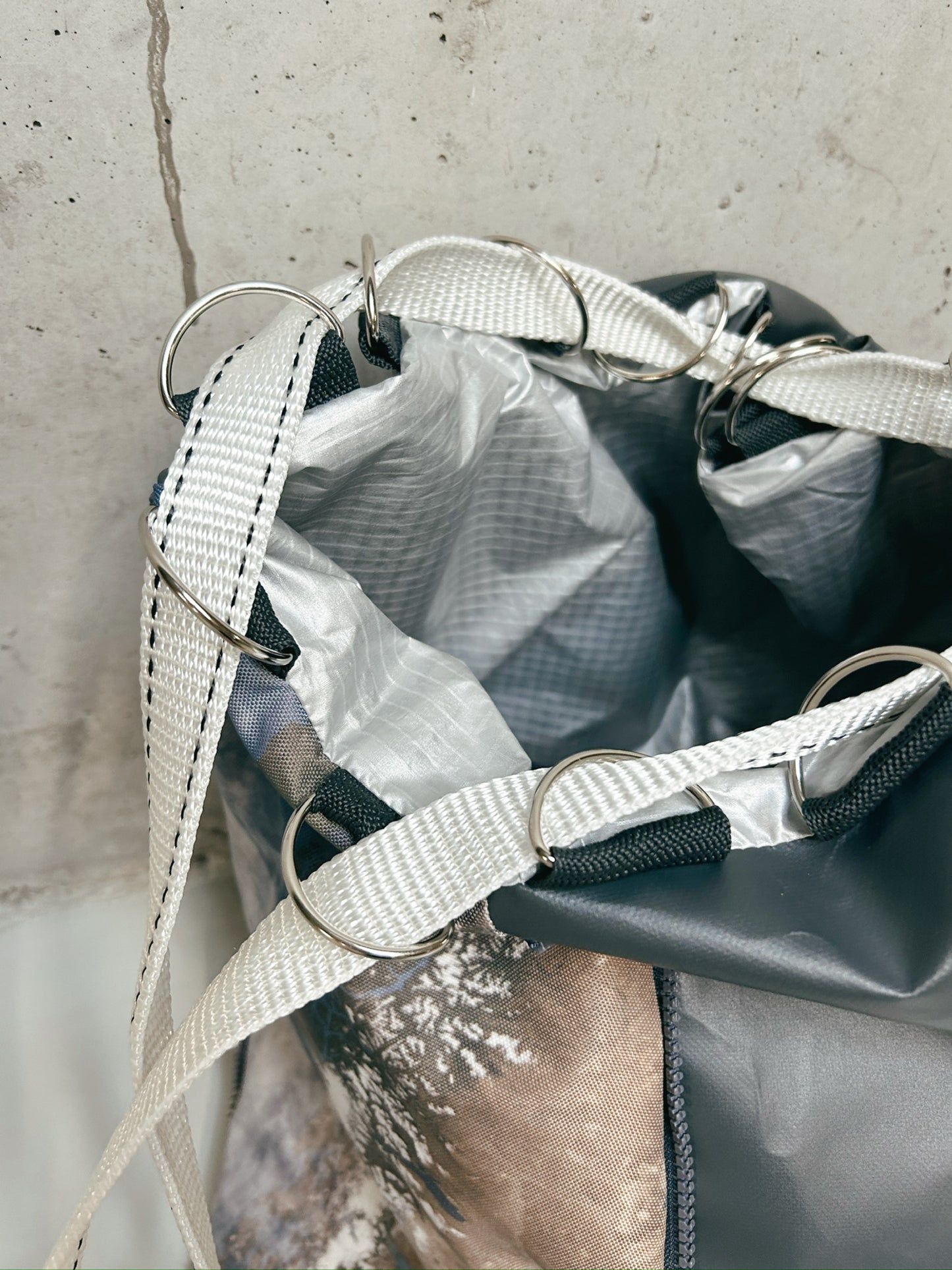 EARTH DROP B-BAG, ANTRACIT WHITE